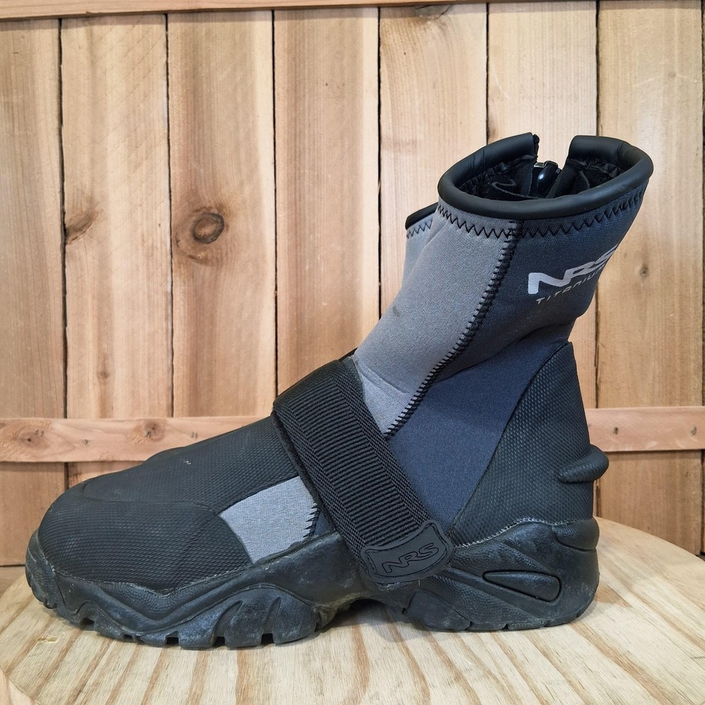 NRS Titanium Water Shoes Boots Mens 9 Black Gray Neoprene Zip Strap Kayak Raft